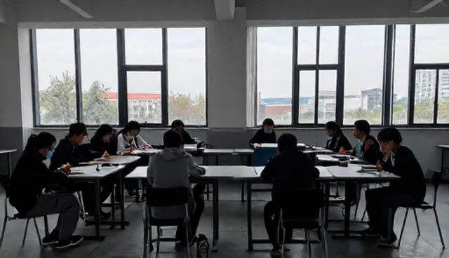 在线课程教学应用的适用条件与选择依据